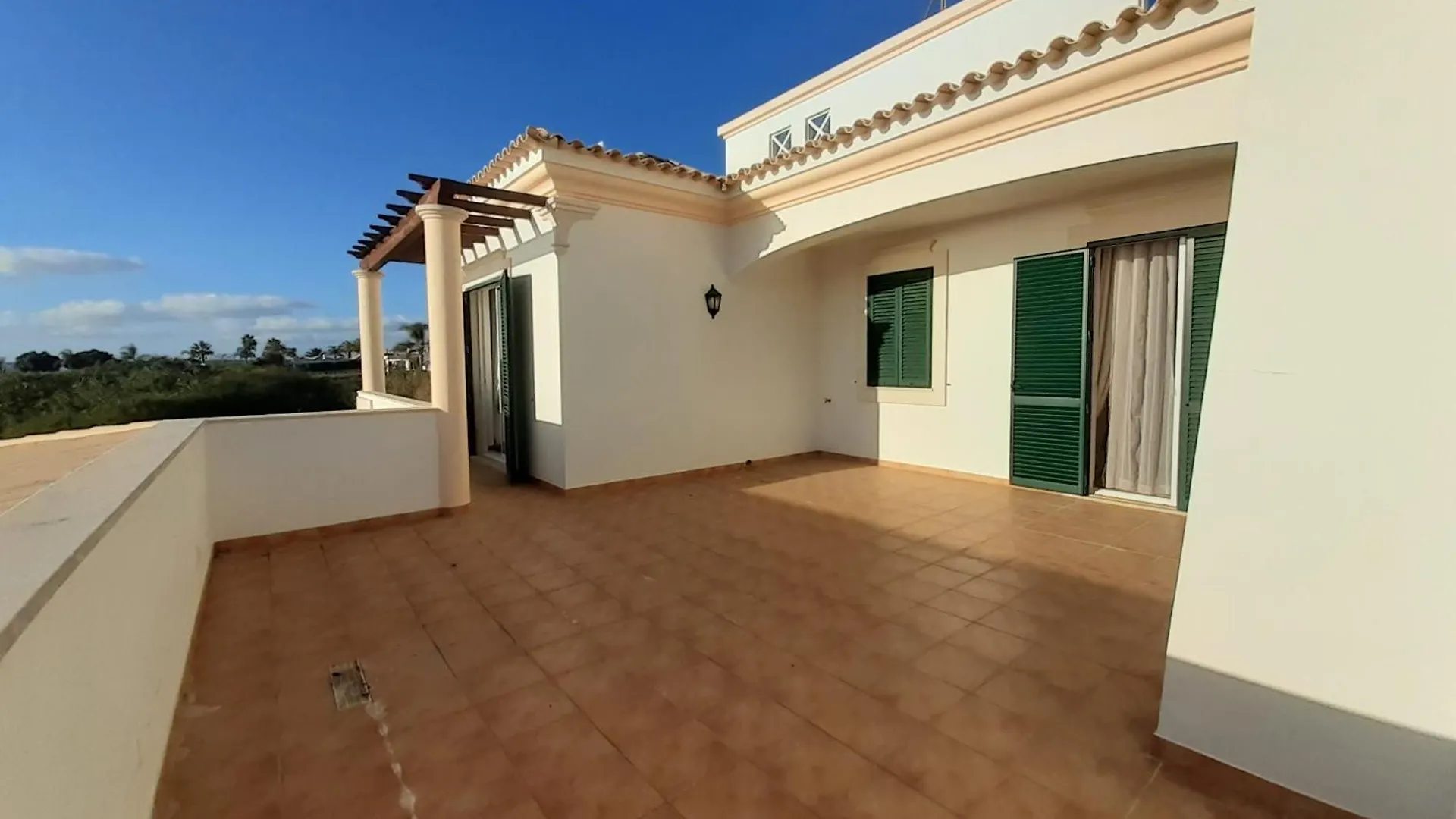 Gale 3 Storey Villa Really On The Beach