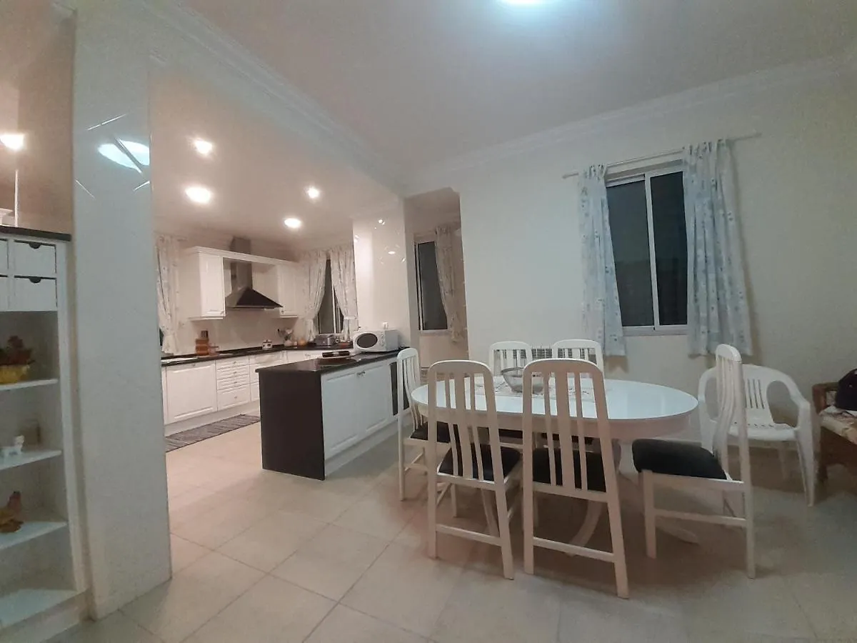 Gale 3 Storey Villa Really On The Beach 0*, Albufeira