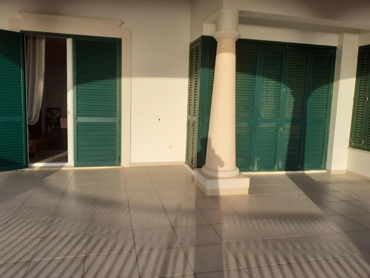 Gale 3 Storey Villa Really On The Beach 0*, Albufeira